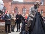 Pomnik Filipa de Girarda w hołdzie patronowi Miasta