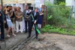Symboliczne wbicie szpadla na dobry początek robót drogowych